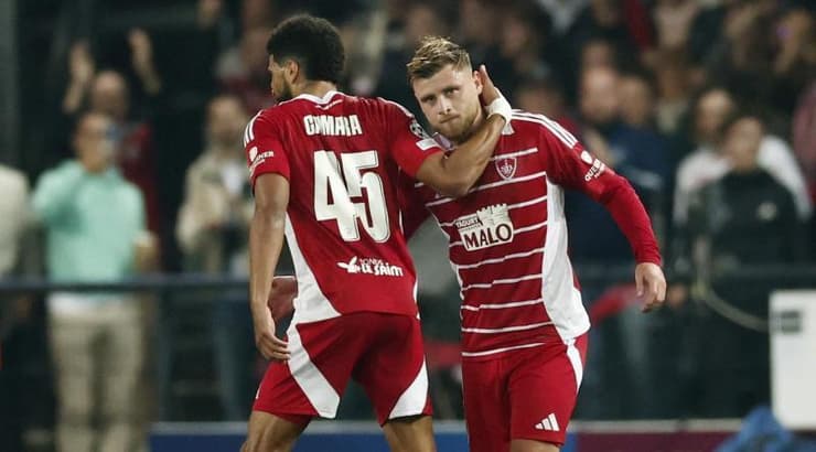 הוגו מגנטי חוגג