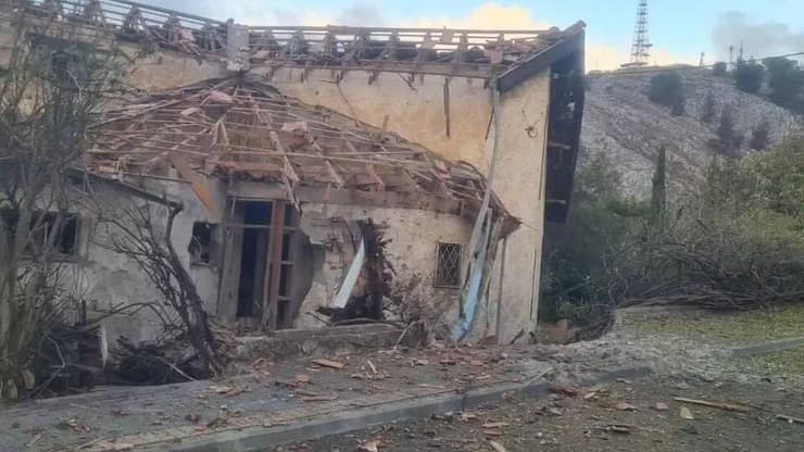 הבתים שנפגעו במטולה. "עדיין אומדים נזקים" (לפי סעיף 27א לחוק זכויות יוצרים) הנזק מהירי לעבר