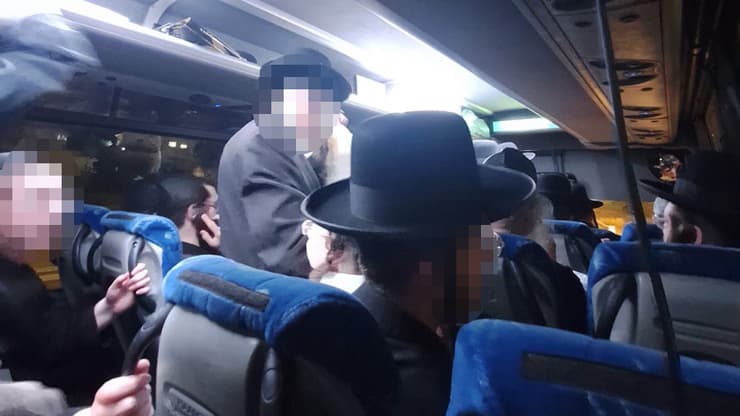 הדרת נשים בתחב״צ: נוסעות נדרשו לעבור אחורה לבקשת נוסעים חרדים