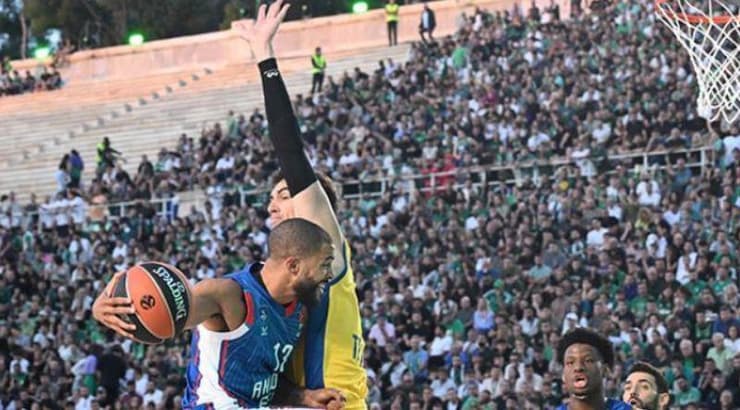 ג'ייק כהן במאבק על הכדור (stolis press) ג'ייק כהן במאבק על הכדור