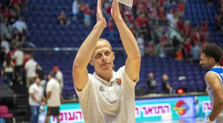 שמוליק ברנר מאושר בסיום
