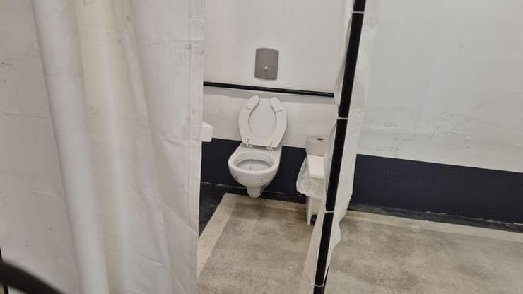 רמב"ם בית חולים ממוגן תת קרקעי שירותים מאולתרים