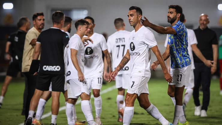 כעס אחרי הניצחון על אשדוד. זהבי (צילום: עוז מועלם) ערן זהבי