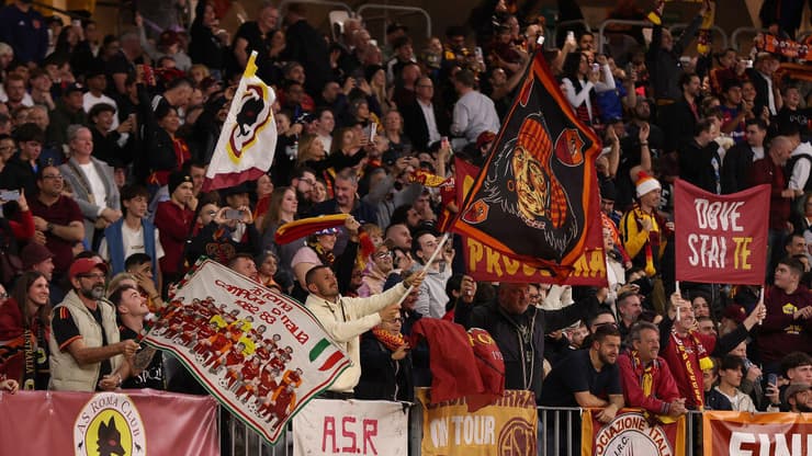 זועמים על ההנהלה. אוהדי רומא (צילום: Paul Kane/Getty Images) אוהדי רומא