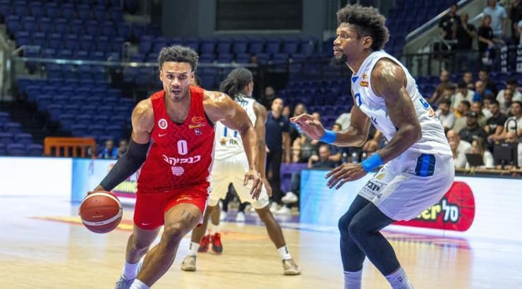 ג'סטין סמית' עם הכדור (רועי כפיר) ג'סטין סמית' עם הכדור