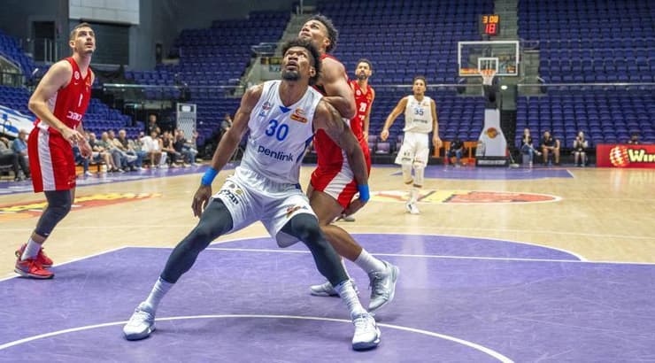 כריס סילבה (רועי כפיר) כריס סילבה