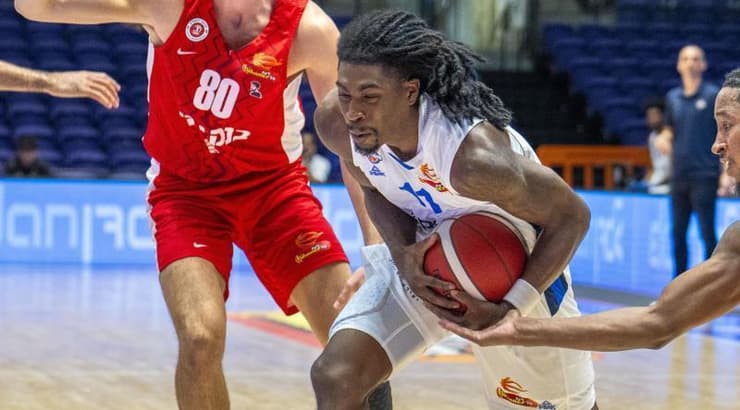 ג'ימי קלארק (רועי כפיר) ג'ימי קלארק