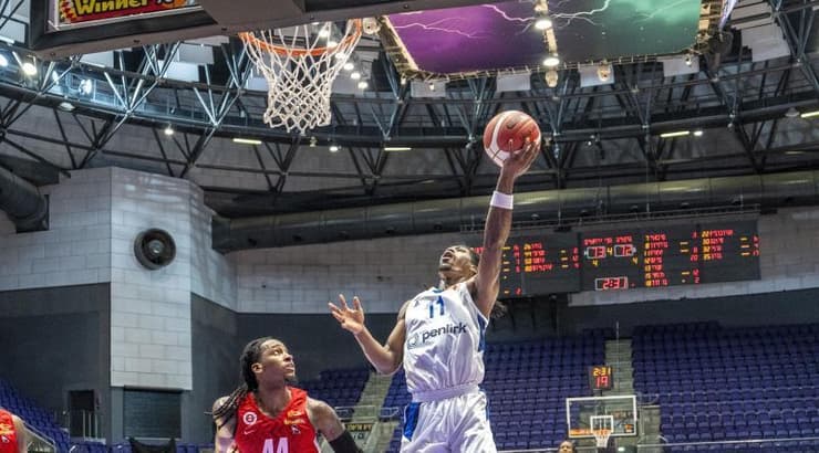 ג'ימי קלארק עולה לסל (רועי כפיר) ג'ימי קלארק עולה לסל