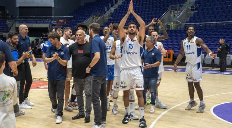 שחקני בני הרצליה מאושרים (רועי כפיר) שחקני בני הרצליה מאושרים