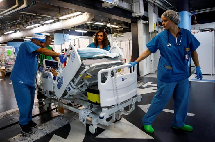 עוד חולים מועברים למתחם התת-קרקעי ברמב"ם (צילום: REUTERS/Shir Torem) בית חולים רמב"ם עבר למתכונת בתת-קרקע