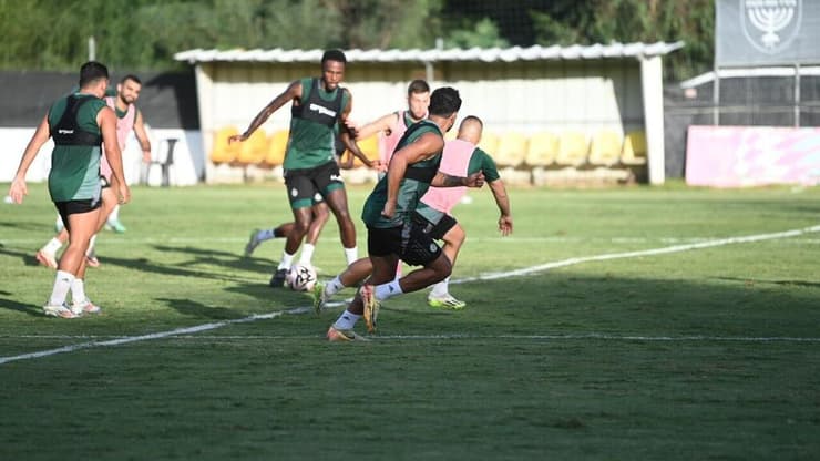 שחקני מכבי חיפה באימון אתמול (צילום: יאיר שגיא) אימון מכבי חיפה
