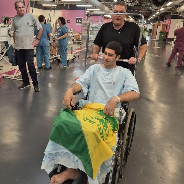 לוחם גולני רב"ט עדי דרורי מפונה לבית חולים תת קרקעי רמב"ם