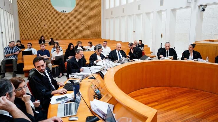  בג"צ - עתירה להקים ועדת בדיקה ממשלתית לבדיקת רכש, מעקב ואיסוף מידע בכלים קיברנטיים אחר אזרחים והפעלה של תוכנה המכונה "רוגלה", המאפשרת לחדור למכשירי טלפון נייד, על ידי משטרת ישראל