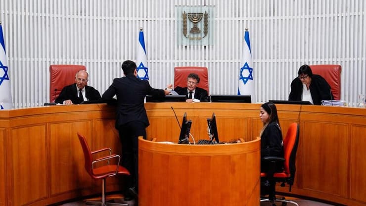  בג"צ - עתירה להקים ועדת בדיקה ממשלתית לבדיקת רכש, מעקב ואיסוף מידע בכלים קיברנטיים אחר אזרחים והפעלה של תוכנה המכונה "רוגלה", המאפשרת לחדור למכשירי טלפון נייד, על ידי משטרת ישראל