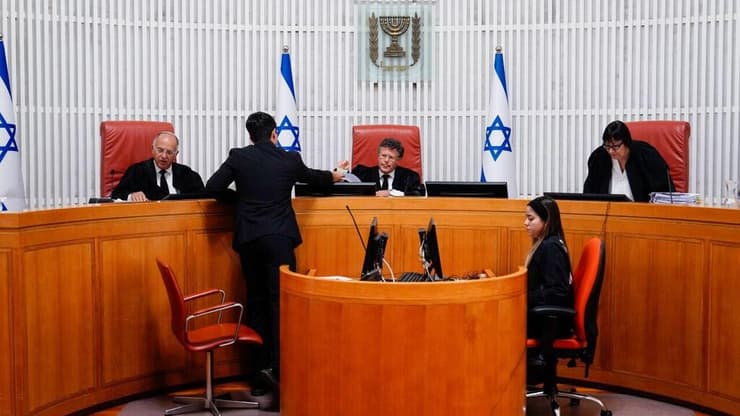  בג"צ - עתירה להקים ועדת בדיקה ממשלתית לבדיקת רכש, מעקב ואיסוף מידע בכלים קיברנטיים אחר אזרחים והפעלה של תוכנה המכונה "רוגלה", המאפשרת לחדור למכשירי טלפון נייד, על ידי משטרת ישראל