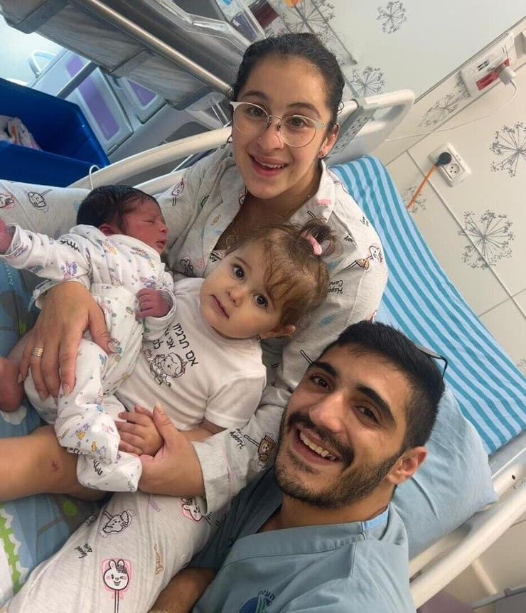 בר דיין יולדת בהעמק עם משפחתה