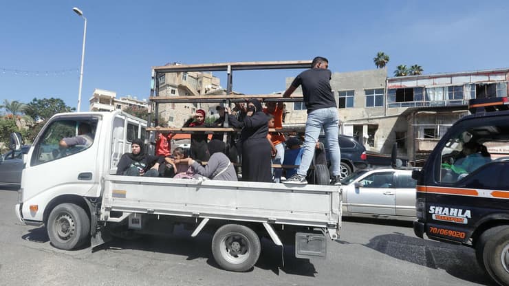 עקירה מצידון בעקבות תקיפות נרחבות של צה"ל