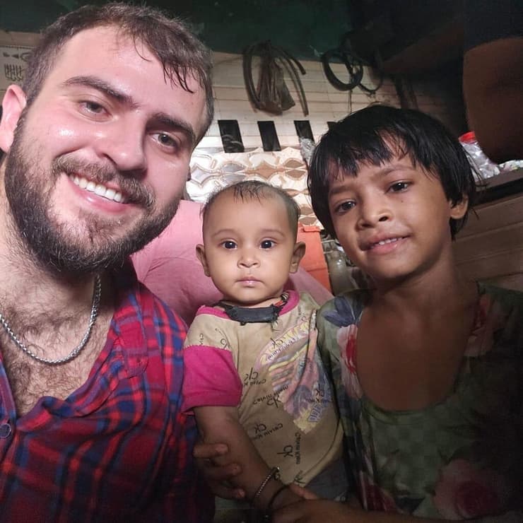 הדר ז"ל בעת השליחות בניו דלהי מטעם משרד הביטחון. "נגע בנפשו של כל מי שפגש בדרך" (צילום: באדיבות המשפחה) הדר ז"ל בעת שליחות בהודו מטעם משרד הביטחון