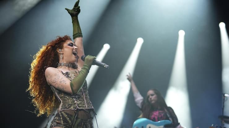 המנון אחרי המנון. צ'אפל רואון בסיבוב ההופעות בלונדון (צילום: AP) צ'אפל רואן בהופעה בלונדון