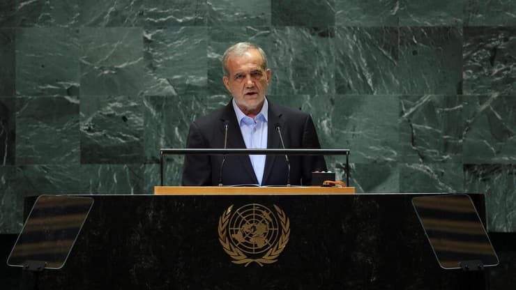 נשיא איראן פזשכיאן קרא "לא ליפול למלכודת שנתניהו טומן" (צילום: REUTERS/Mike Segar) נשיא איראן מסעוד פזשכיאן