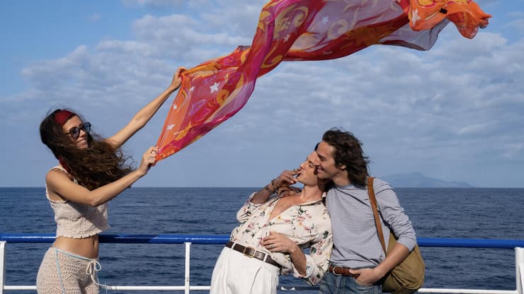 מתוך "הנערה מנאפולי"