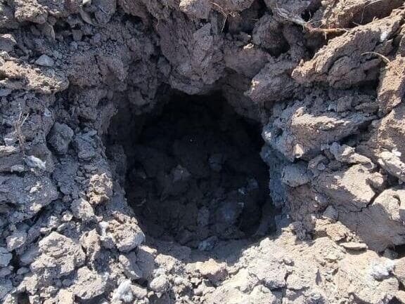 מכתש מנפילה בבלפוריה (צילום: צחי מושב בלפוריה) נפילה במושב בלפוריה