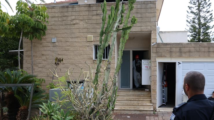 הזירה באשדוד (צילום: שאול גולן ) שריפה בבית באשדוד