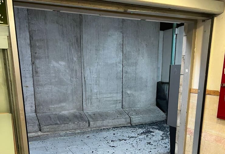 רסיס פגע בבית החולים האנגלי בנצרת