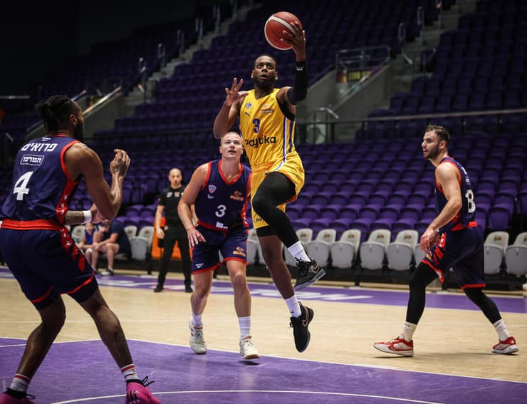 שחקן מכבי ת"א ג'ורדן לויד