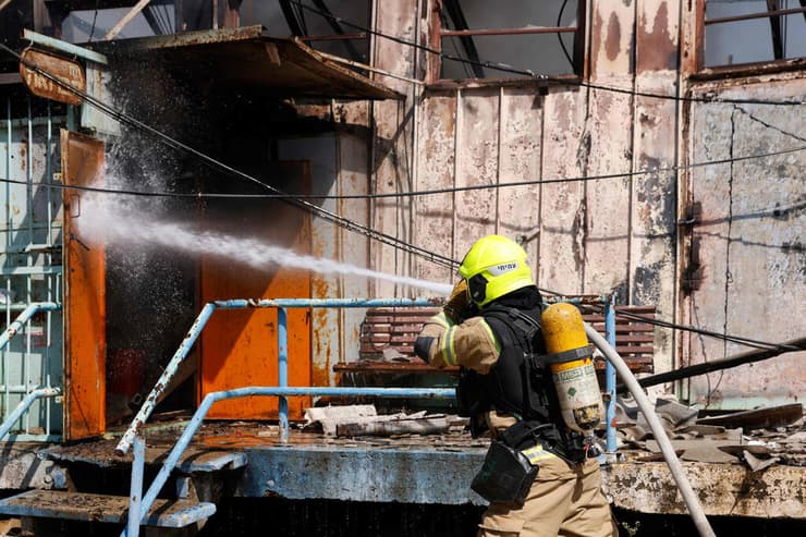 צילום: Jalaa MAREY / AFP פגיעה ישירה במחסני העירייה של קריית שמונה