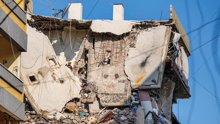 הבניין שהופצץ בדאחייה (צילום: Hassan Ammar, אי-פי) yk14092228