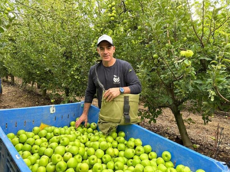 אסף שוורץ, מנהל מטעים קיבוץ יראון 