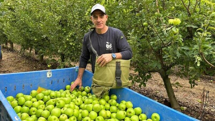 אסף שוורץ, מנהל מטעים קיבוץ יראון 