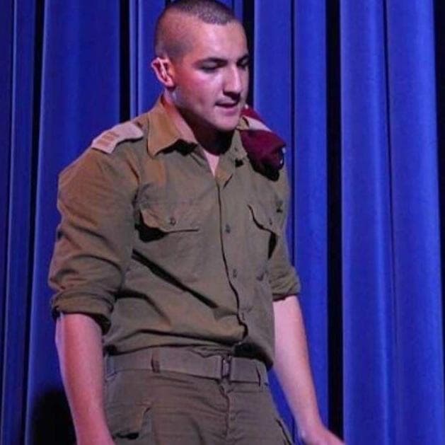 ליאב עטיה מתוך ההצגה "תרנגול כפרות"