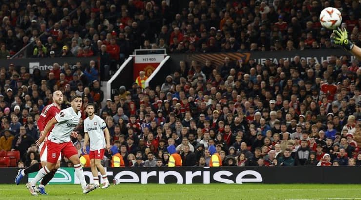 כריסטיאן אריקסן מבקיע