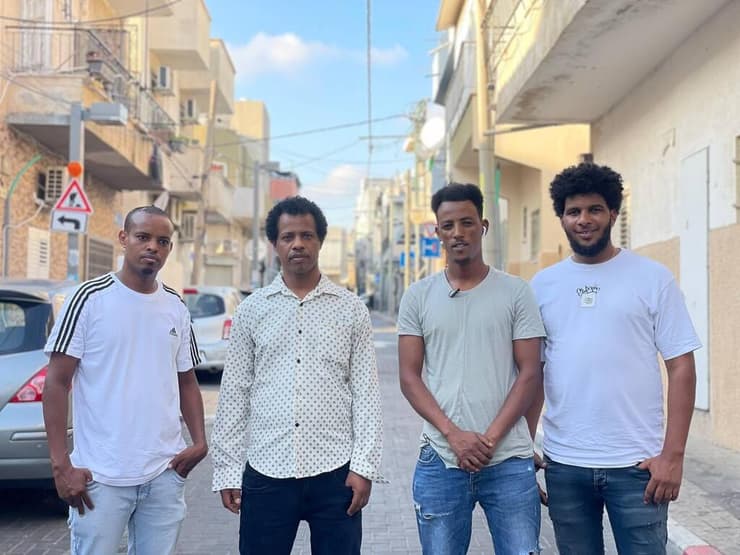 גילאי מימין, מברטו, ג'ימי משמאל