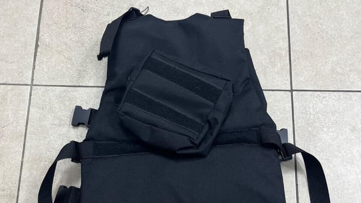 הציוד שנמצא אצל השב"ח החשוד בתכנון פיגוע מטען חבלה וירי