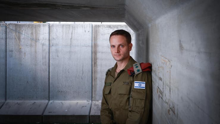 ד"ר יעקב רוטשילד, ראש מחלקת בריאות הנפש בצה"ל, בבסיס תל השומר