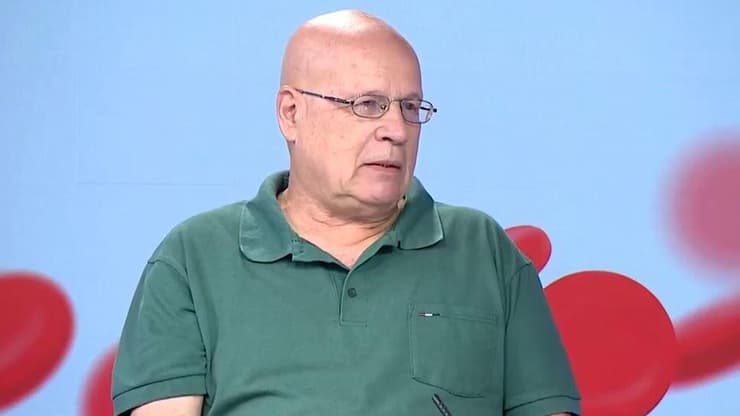 לחיצת יד בין רופא לחולה