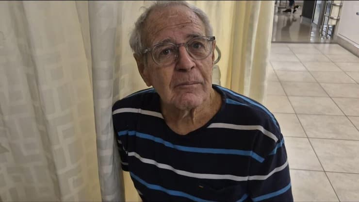 משה קוט תושב קריית ביאליק נפצע לאחר שרקטה שנורתה מלבנון פגעה בביתו