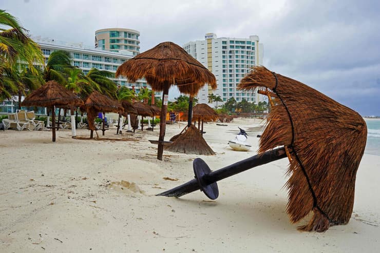 ההרס שהותירה אחריה הלין בקנקון, מקסיקו (צילום: Elizabeth Ruiz / AFP) נזקי ה סופה הוריקן הלין ב קנקון מקסיקו 25 בספטמבר