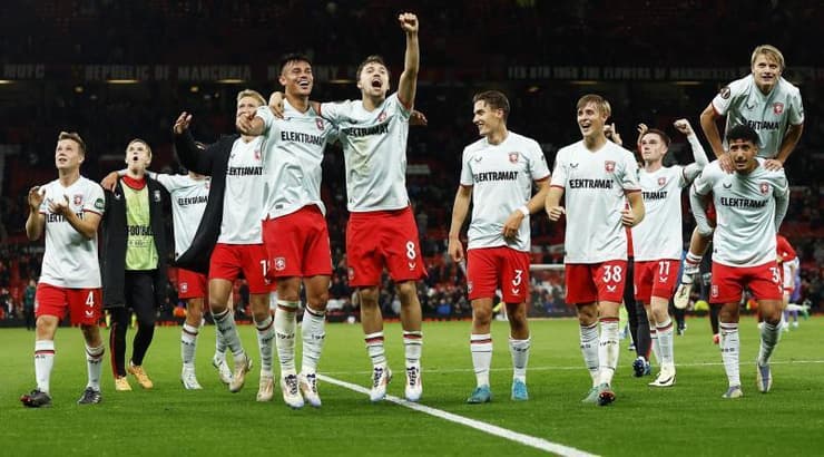 שחקני טוונטה חוגגים