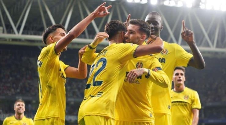 שחקני ויאריאל חוגגים (לה ליגה) שחקני ויאריאל חוגגים