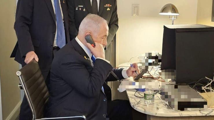  ראש הממשלה בנימין נתניהו בעת אישור המתקפה בביירות