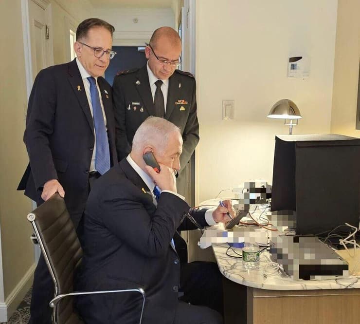  ראש הממשלה בנימין נתניהו בעת אישור המתקפה בביירות