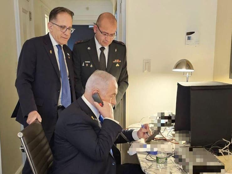  ראש הממשלה בנימין נתניהו בעת אישור המתקפה בביירות