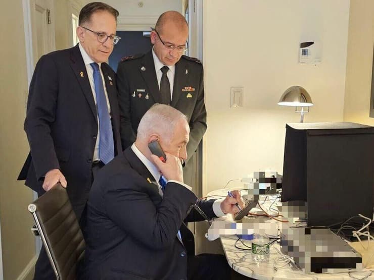  ראש הממשלה בנימין נתניהו בעת אישור המתקפה בביירות