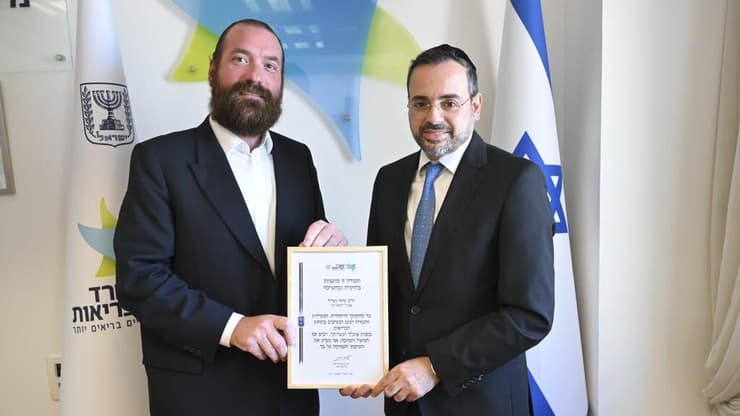 "מוטלת עלינו החובה לא לאפשר למצב הביטחוני להשפיע על החולים". מנכ"ל רחשי לב ושר הבריאות (צילום: שלומי אמסלם, לע"מ) שר הבריאות אוריאל בוסו ומנכ"ל רחשי לב שימי גשייד