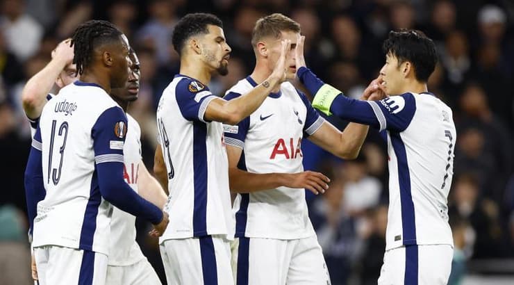 שחקני טוטנהאם חוגגים (רויטרס) שחקני טוטנהאם חוגגים