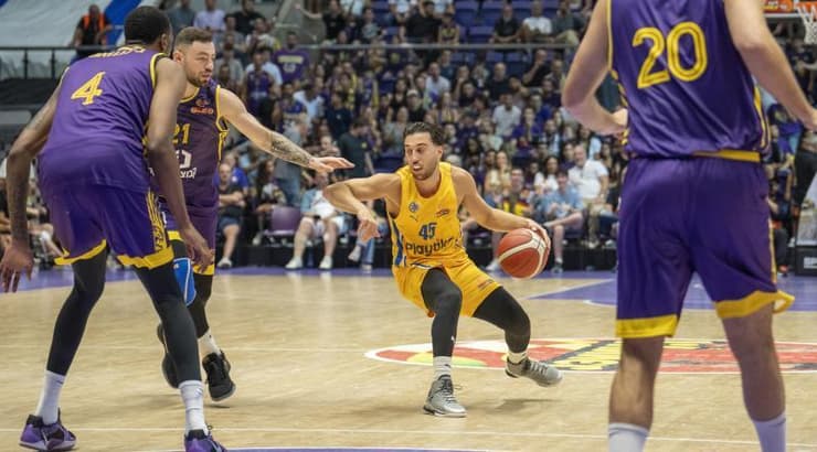 תמיר בלאט מנסה את החדירה (רועי כפיר) תמיר בלאט מנסה את החדירה